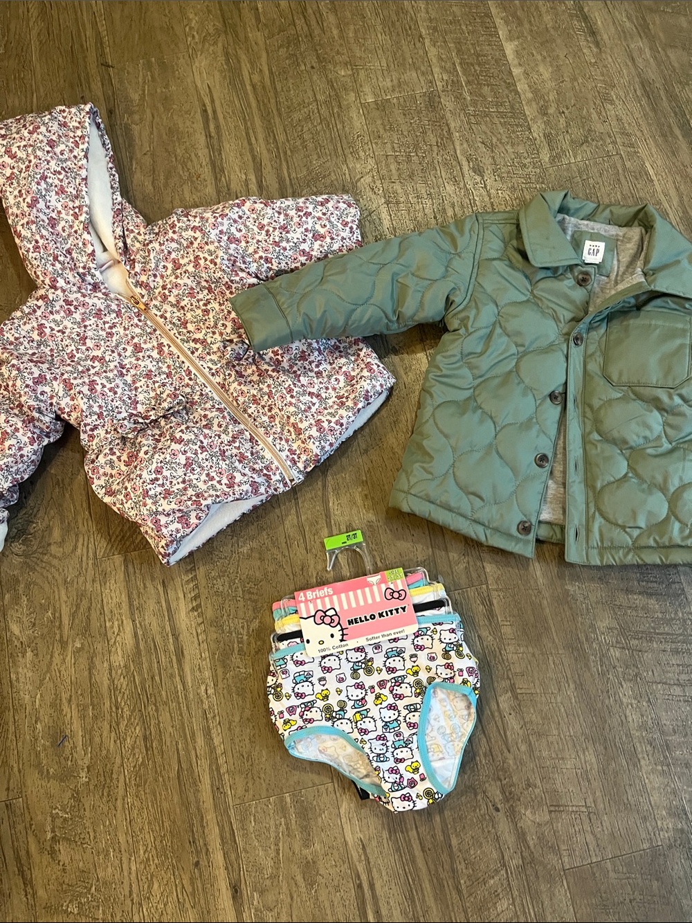Bundle kids  Hello Kitty  & 2 jacket